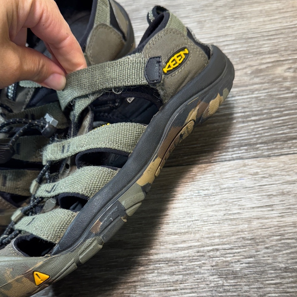 Keen Kids Camouflage Outdoor Sandals size 37 (s158) - Picture 2 of 6